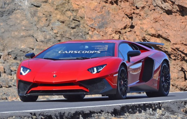 Обновленный Lamborghini Aventador замечен без камуфляжа (фото)