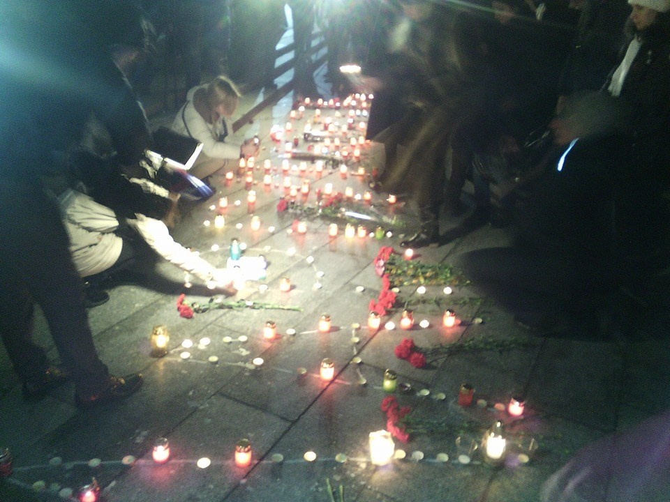 В честь памяти жертв обстрела Мариуполя